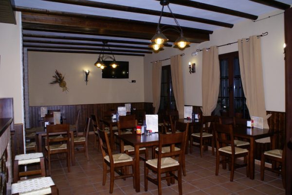 Interior del mesón el Romeral en Almaden de la Plata