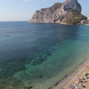 La playa de Levante en Calpe