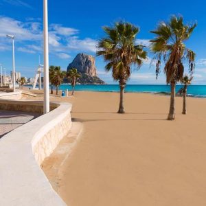 La playa de Levante en Calpe