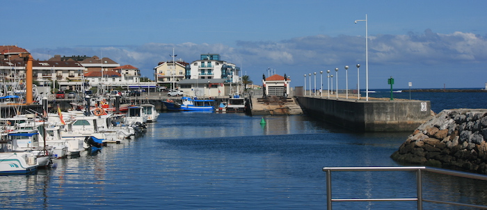 Vistas del puerto deportivo de Suances en Cantabria