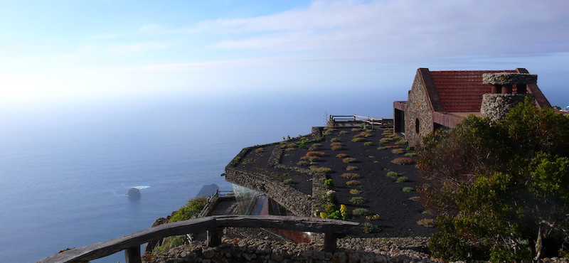 Vista del Mirador de la Peña en la Isla de El Hierro en Canarias