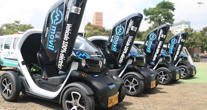 Coches eléctricos en la feria de movilidad eléctrica en Madrid