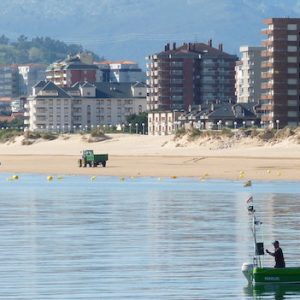 La playa de San Martín en Santoña
