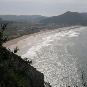 La playa de Berria en Santoña