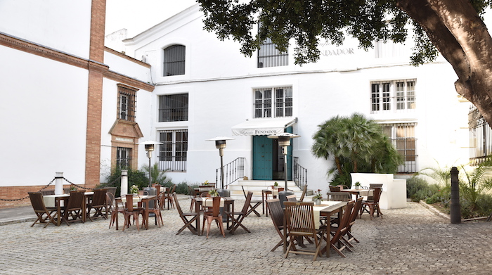 Patio de la Tapería de Bodegas Fundador en Jerez de La Frontera en la provincia de Cádiz