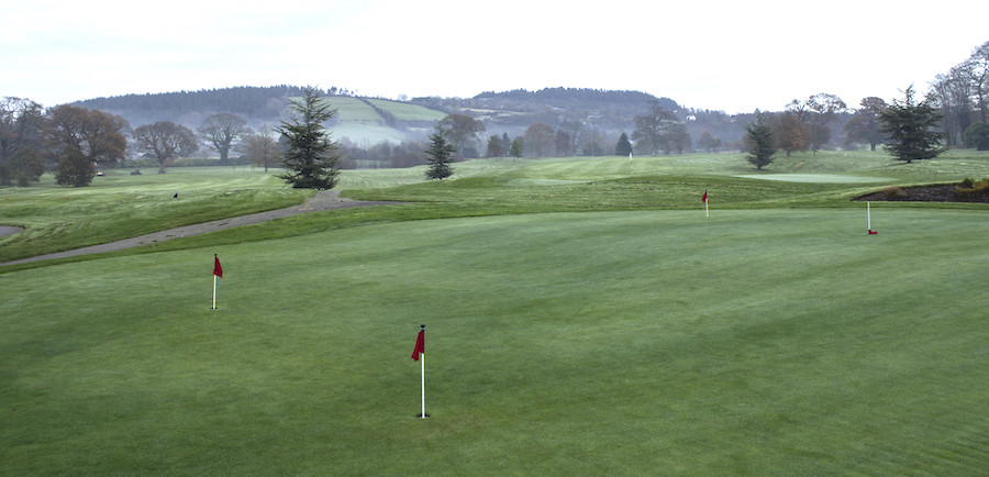 Vista de un campo de golf en Europa