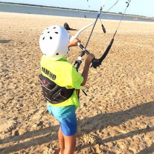 Kitesurf niños en Sanlúcar de Barrameda
