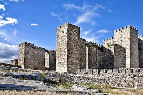 Vista-del-castillo-de-Trujillo-en-Cáceres-en-Extremadura-