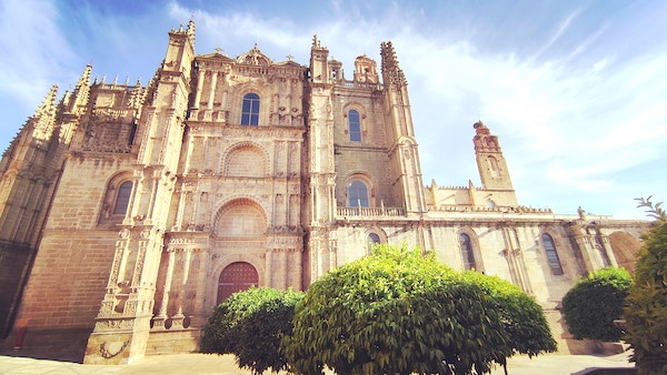Fachada de la catedral de Plasencia en Extremadura