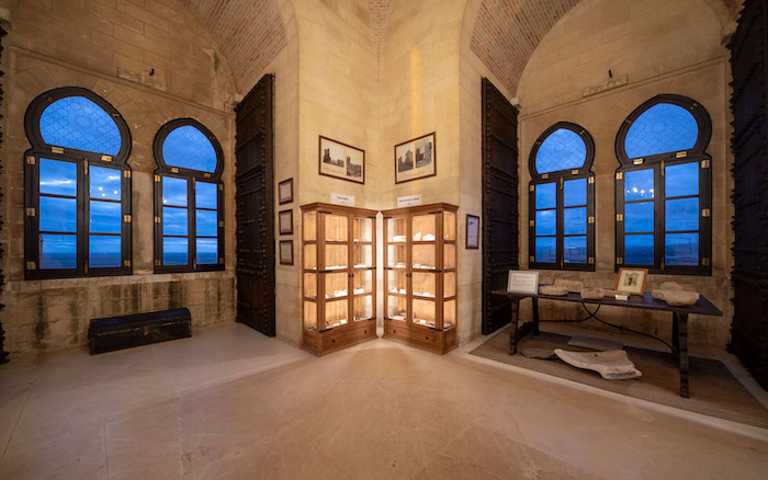 Sala interior del castillo de Almodovar en Almodovar del Río en