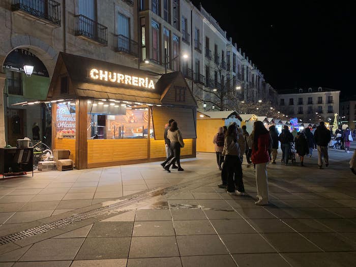 Vista de una churrería en en la Plaza Mayor de la ciudad de Avila en Castilla y León