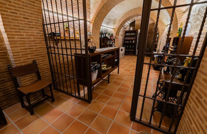 Vista-de-la-bodega-del-hotel-rural-con-spa-cerca-de-Madrid-